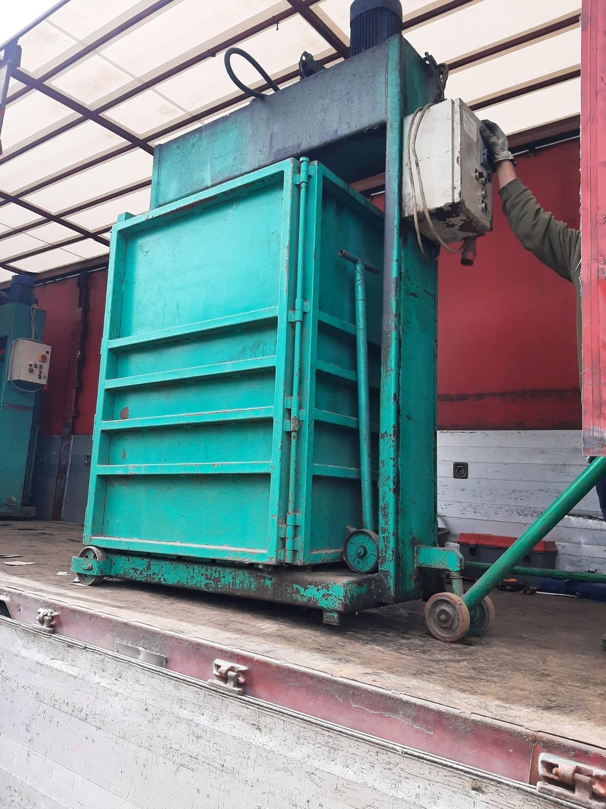 Presse verticali a legatura manuale